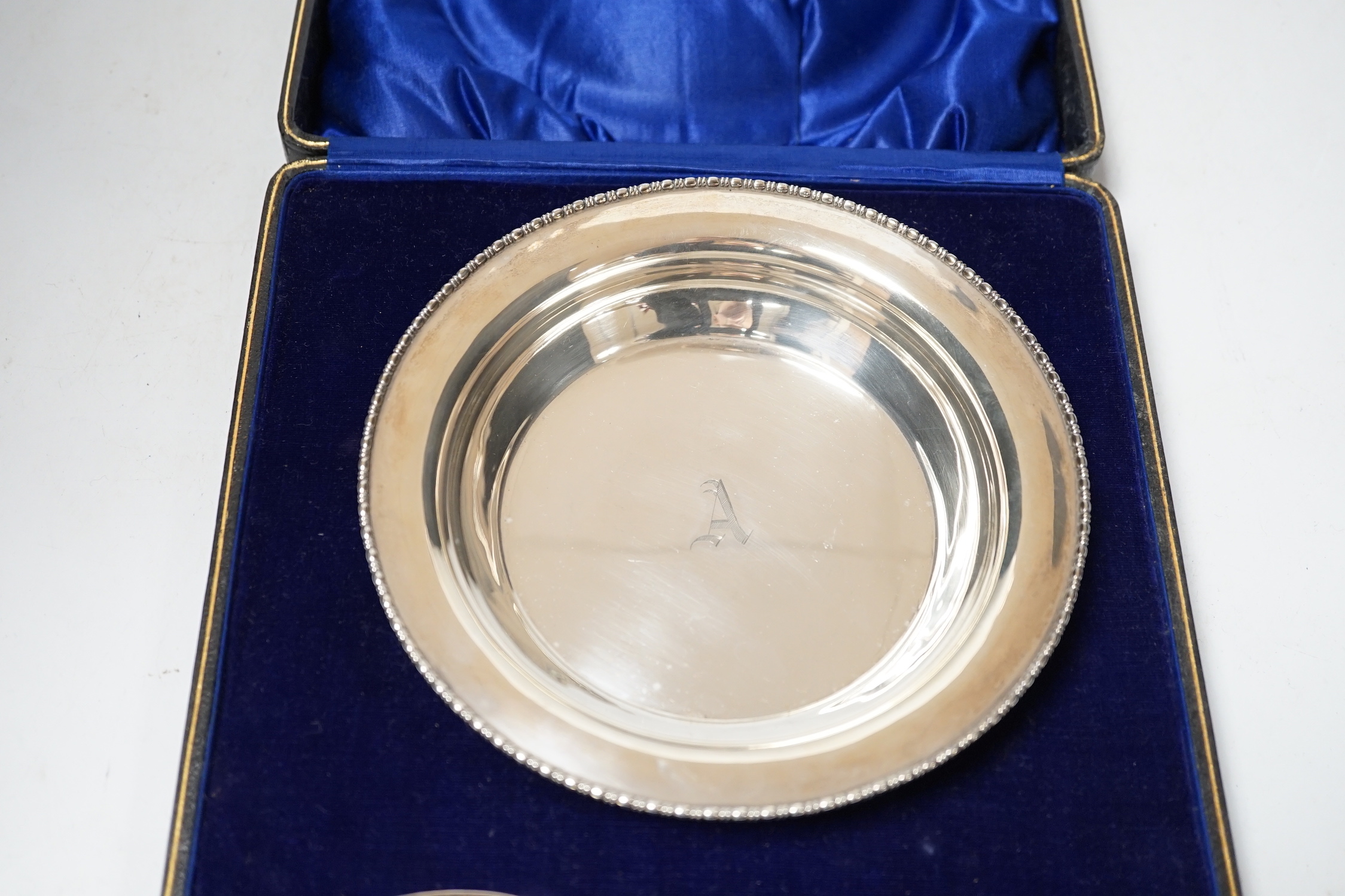 A cased George V silver christening bowl and spoon, Josiah Williams & Co, London, 1919/20, bowl diameter 16.5cm, 11oz.